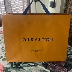 Large‎ Louis Vuitton shopping paper bag
